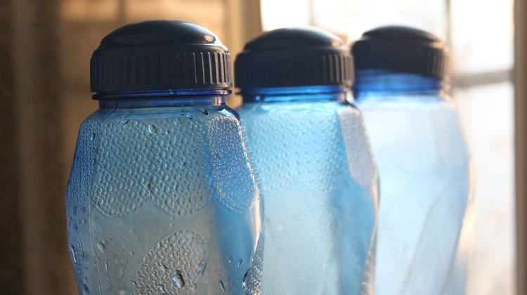 Video: Free Water In 'Plastic Free July'