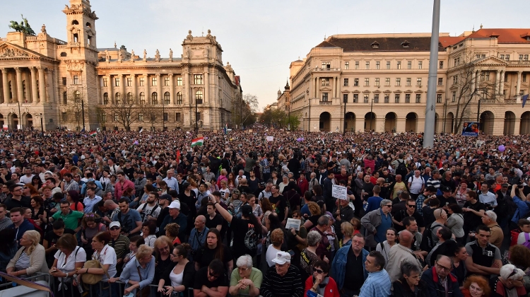 Video: 100,000+ Protest In Budapest