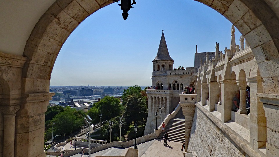 The Ultimate Expat Guide to Budapest: 2 - Getting Here