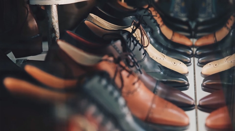 Video: One Of The Best Shoemakers In Budapest
