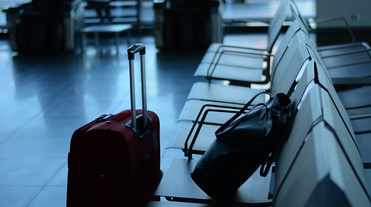 Baggage Handlers At Liszt Ferenc Airport Accused Of Removing Valuables From Luggage