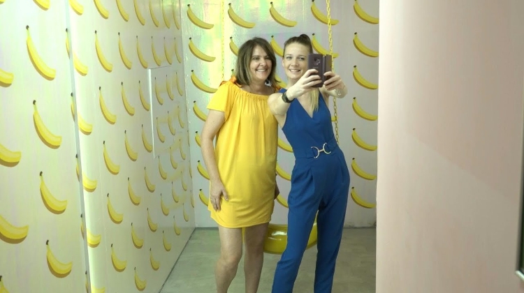 Video: Budapest 'Selfie Museum' A Hit With Instagram Generation