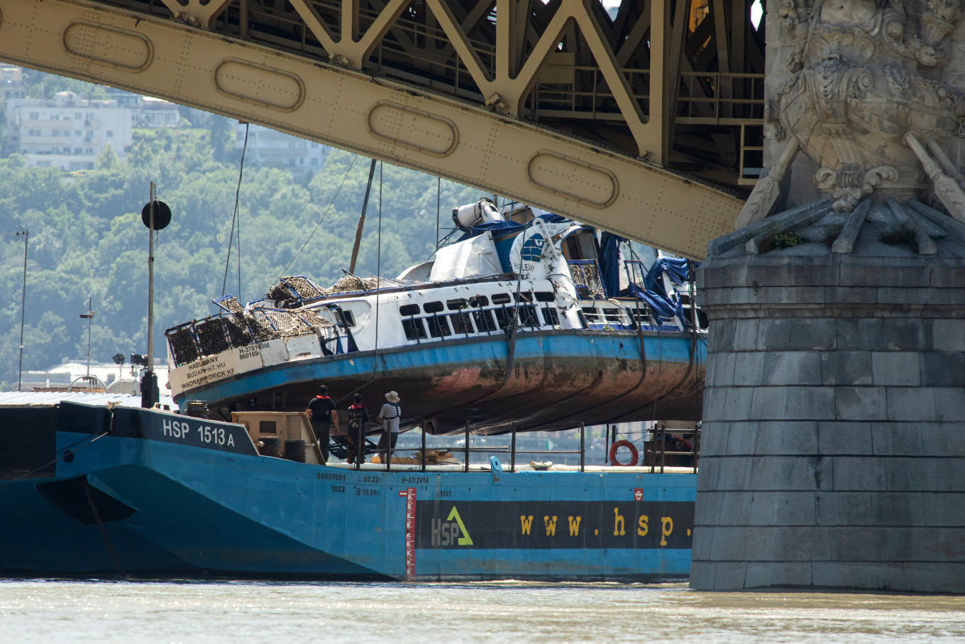 Video: Wreck Of Sightseeing Boat Raised In Budapest - Timelapse Film Shows Recovery