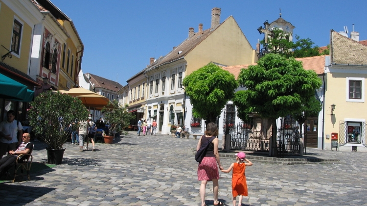 Szentendre 'Closed' To Tourists