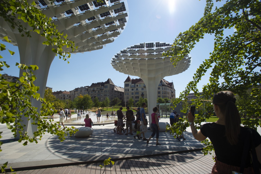 Video: Buda’s New Park Széllkapu Features Largest Hanging Garden In Central Europe