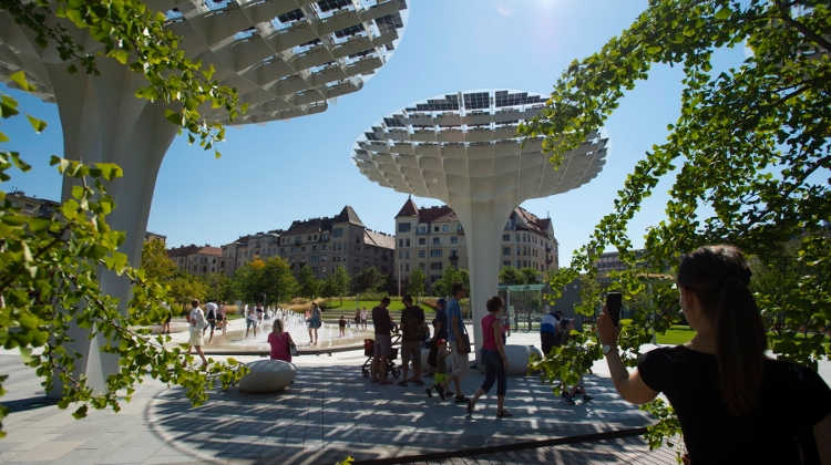 Video: Buda’s New Park Széllkapu Features Largest Hanging Garden In Central Europe