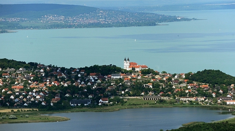 'Excellent Water Quality' at Lake Balaton says President Áder