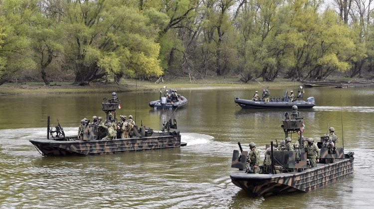 Photos: US Armed Boats Operating Along Budapest Section Of Danube These Days
