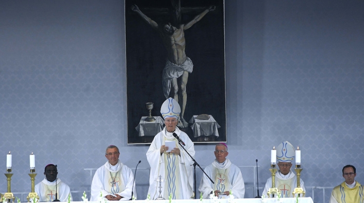 "Completing God’s Beatific Scheme": Cardinal Addresses Eucharistic Congress in Budapest