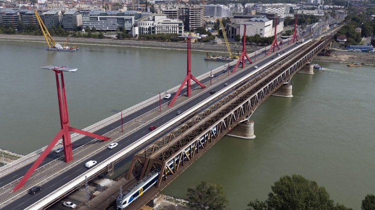 New Track Completed Across Budapest Railway Bridge Over Danube