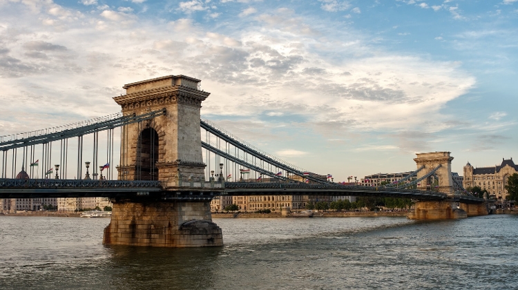 Watch: Epic Saga of Budapest's Iconic Chain Bridge - New Video & Exhibition Now Online