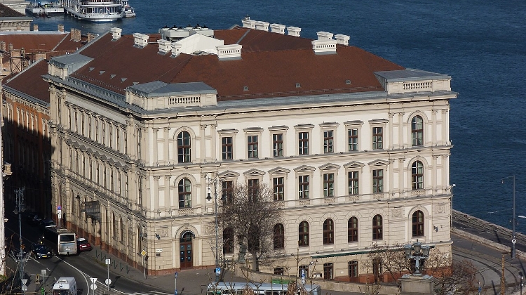 Russian "Spy Bank” IIB Won't Sell Lánchíd Palace in Budapest