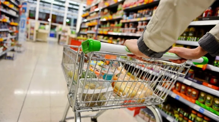 Supermarkets in Hungary Now Competing to 'Undersell Produce', Says EconMin