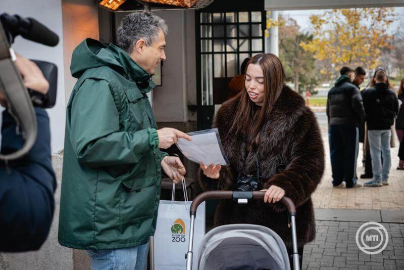Foreign Family Member Became One Millionth Visitor to Budapest Zoo