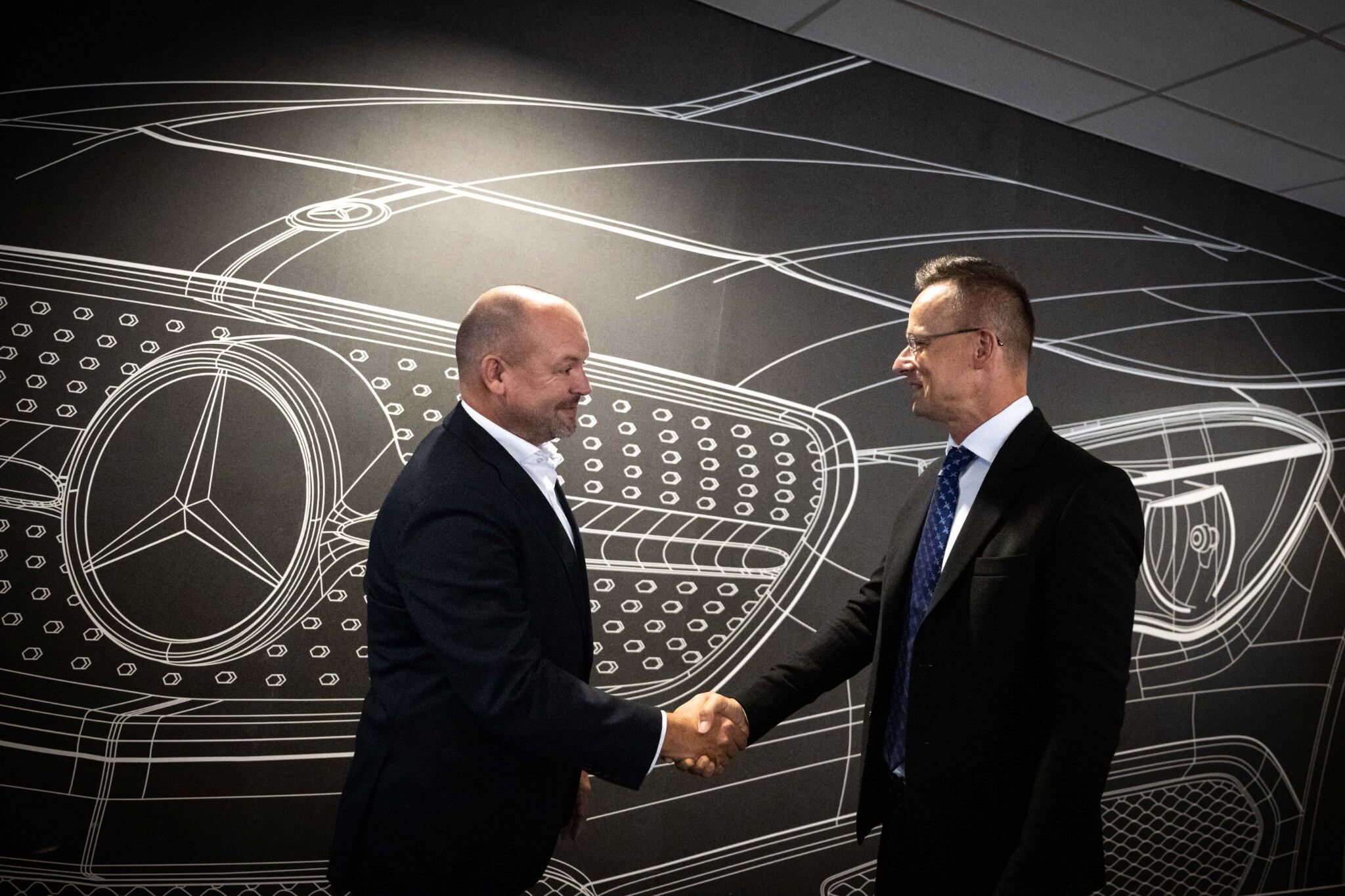 Szijjártó: Mercedes to Bring A-Class Production to Hungary