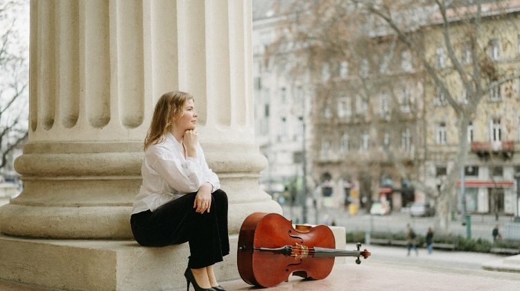 Surprising Expats: Anni Kallioniemi, Cellist, Social Media Manager for Artists & Orgs