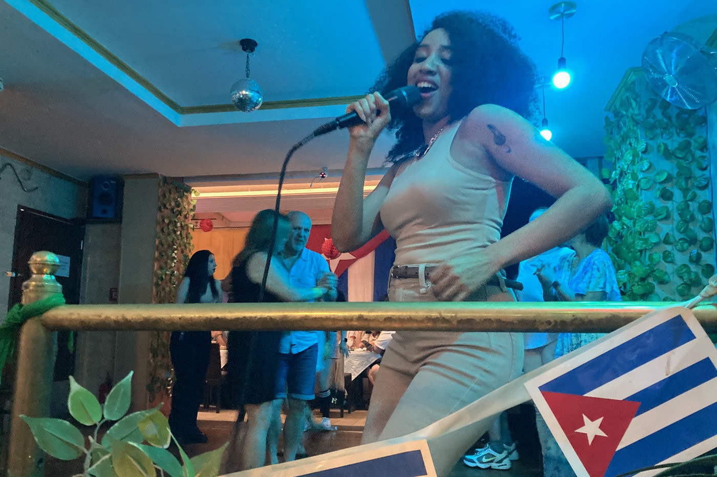 Inspiring Expats: The Cuban Singer Vibing On Violin Strings