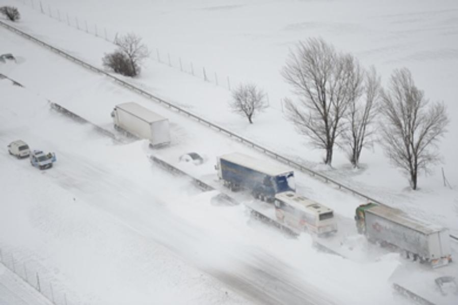 Two Die, Thousands Stranded In Snow In Hungary