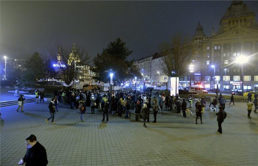 Small Demo Held In Budapest Against PM’s Immigration Remarks