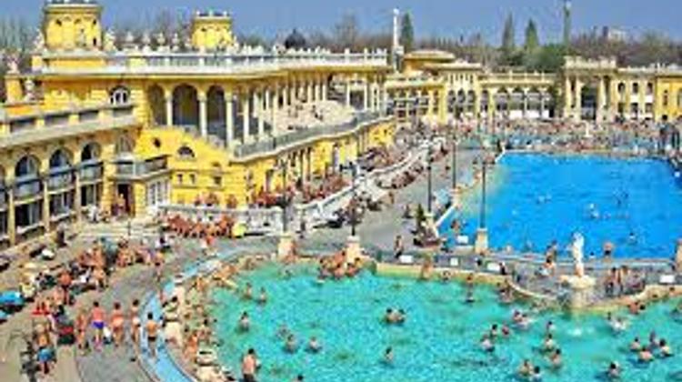 Open-Air Bathing Season In Hungary Begins