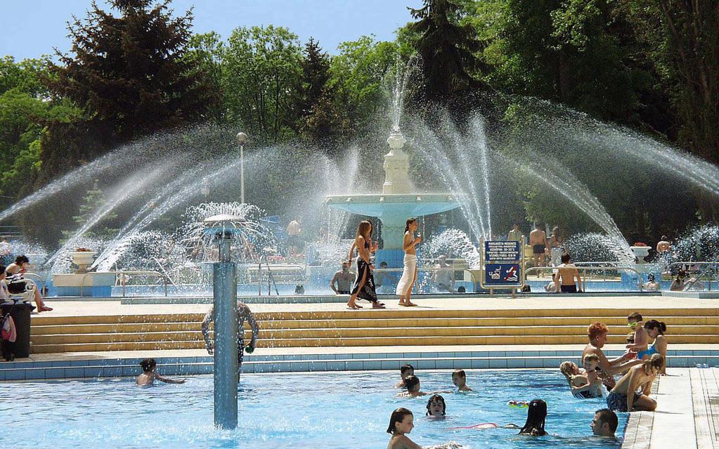 Bathing Season In Budapest Has Already Started