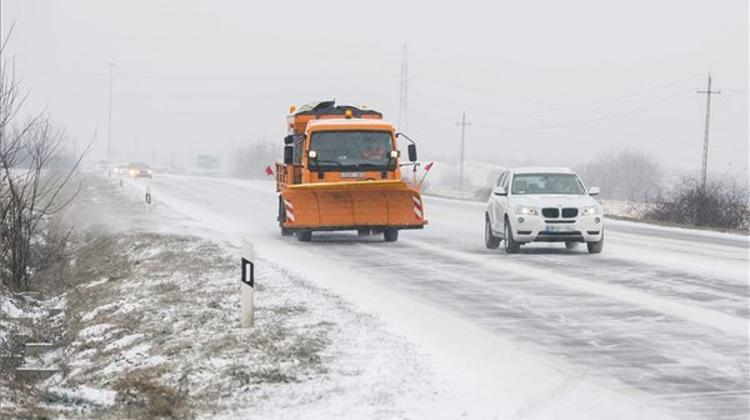 Snow Causes Disruptions Throughout Hungary