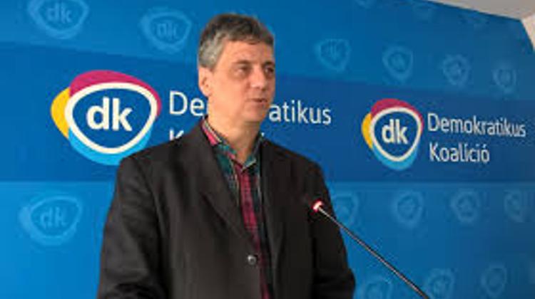 Opposition DK Condemns Govt Referendum Posters