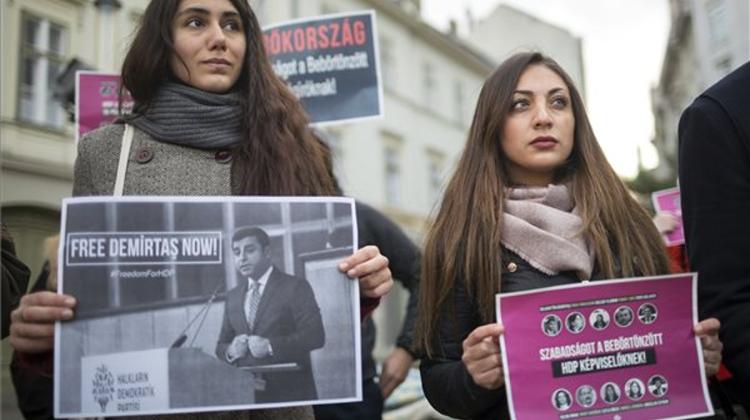 Turkish, Kurdish Students Hold Anti-Erdogan Protest In Budapest