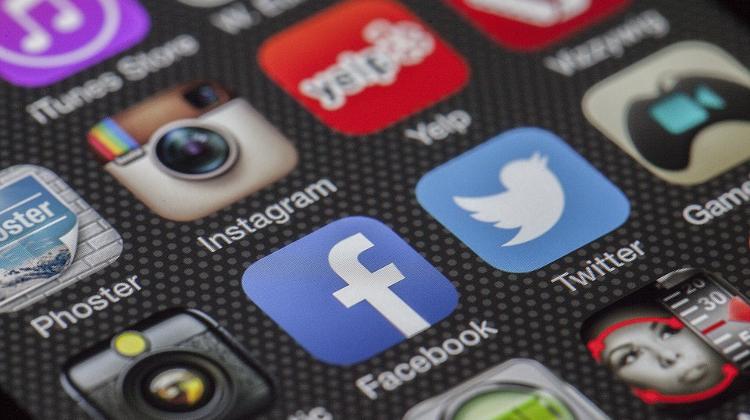 Hungarians Avid For Social Media