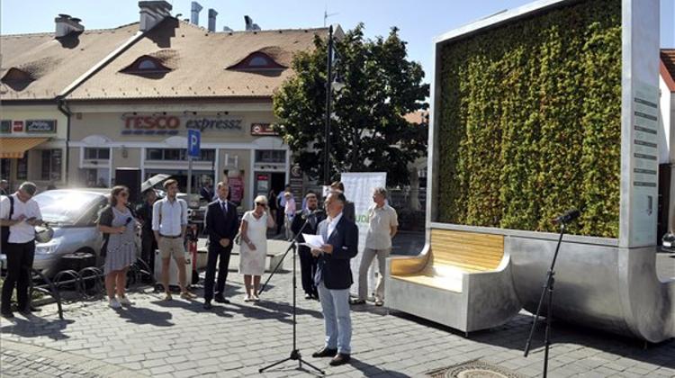 Air-Filtering Moss Wall Installed In Kolosy Square