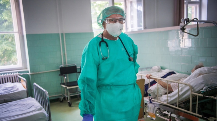 Ministry & Doctors Clash Over Healthcare Funding in Hungary Ministry & Doctors Clash Over Healthcare Funding in Hungary