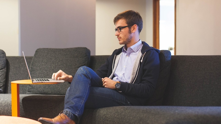 Over 300,000 Hungarians Working Abroad