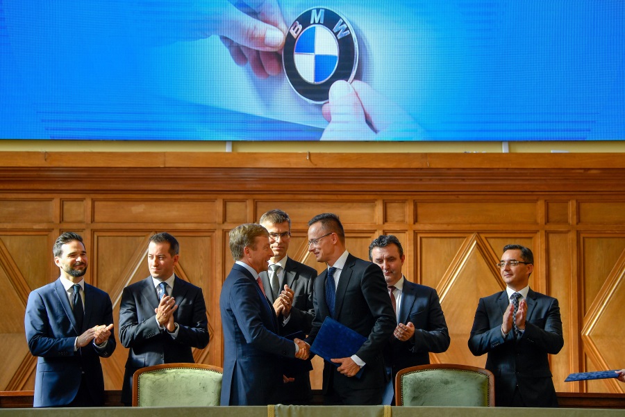 IT Minister: BMW Works Councils Back Debrecen Plant