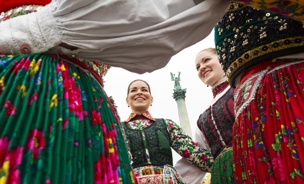 Video: 'Spring Festival Closing Promenade'
