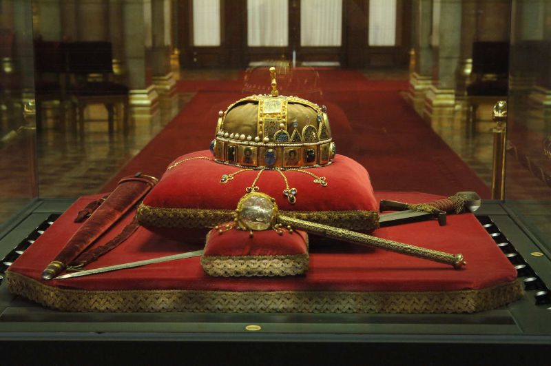 Visiting Parliament To See Hungary's Holy Crown - Special Viewing On August 20th