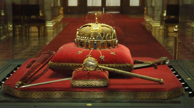 Visiting Parliament To See Hungary's Holy Crown - Special Viewing On August 20th