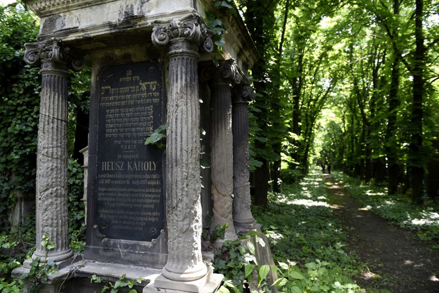 US Foundation Praises Hungary Efforts To Preserve Jewish Cemeteries