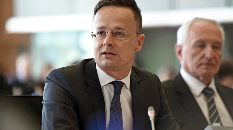 FM Szijjártó: Austrian President ‘Siding’ With Soros, Migrants