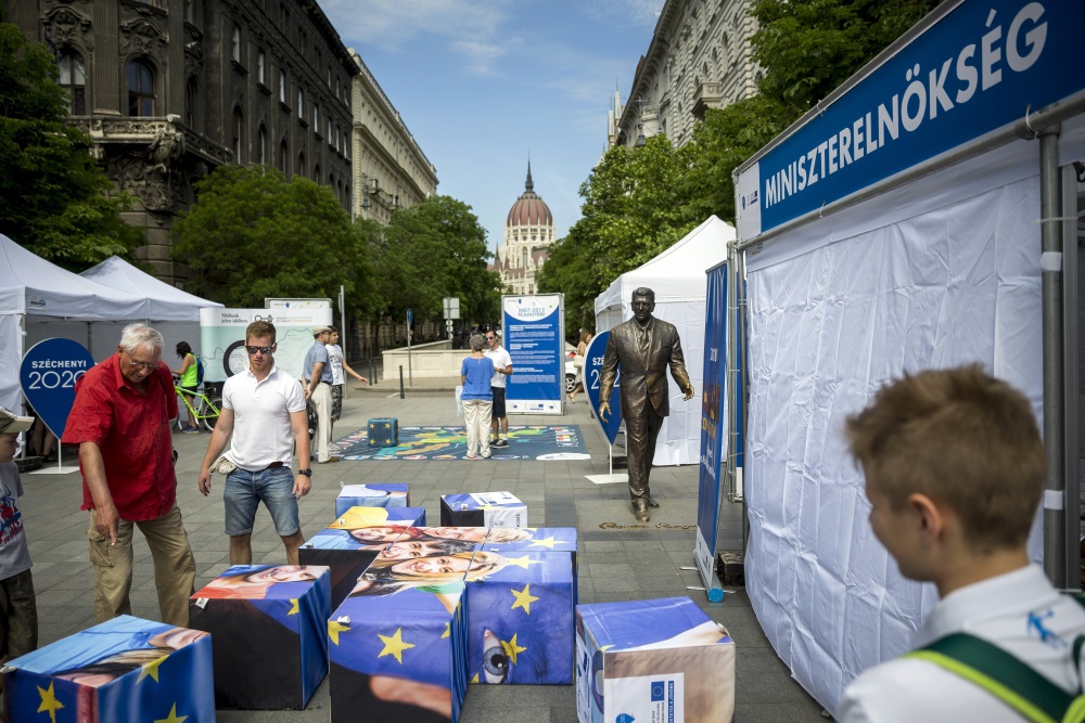 Video: Eurosceptic Hungary Marks EU Day