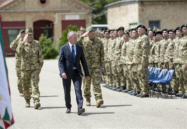 Defence Minister: New Helicopters To Cost HUF 100BN