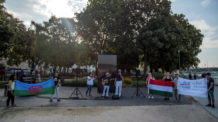 Roma Holocaust Commemorated In Budapest