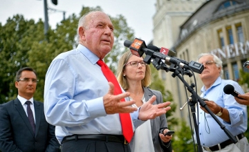 Former US Ambassador Says "Trump Would Most Certainly Pay a Visit to Hungary"