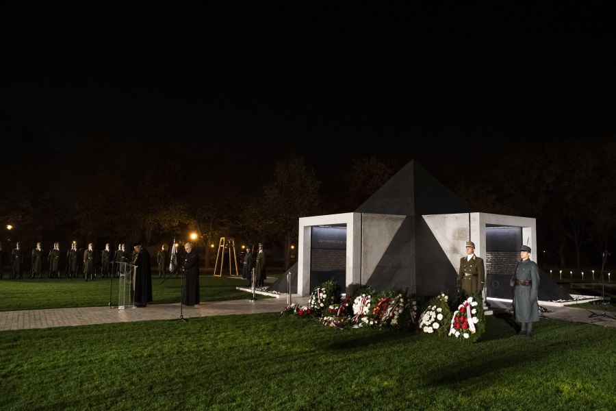 WWI Memorial Unveiled In Budapest