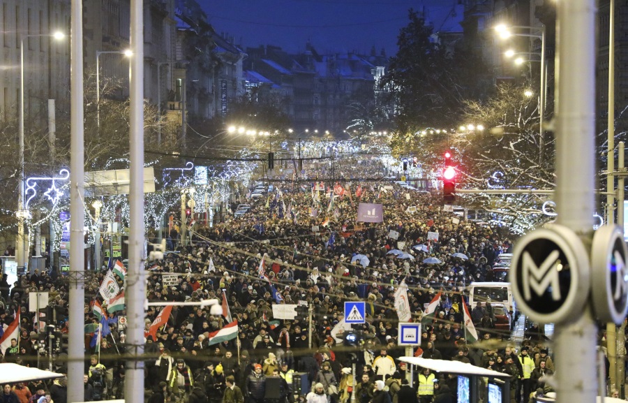 Video: Thousands March In Budapest Again Against 'Slave Law'