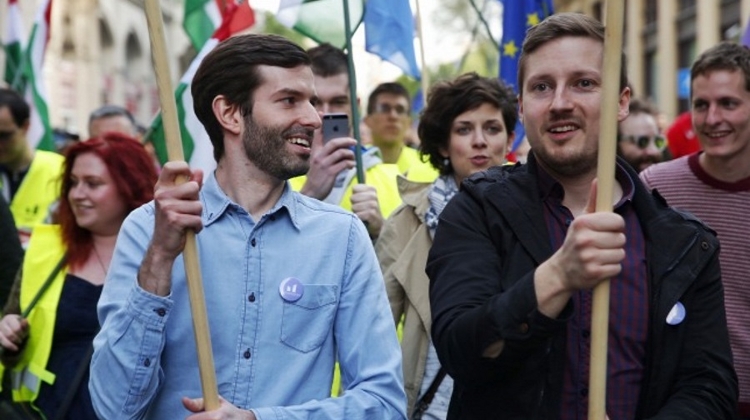 Video: Hungarian Opposition Call On Govt To Close Russian Consulate