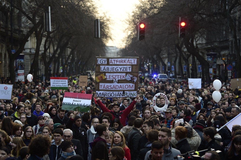 Video: Orban Fans Pack Streets Ahead Of Election