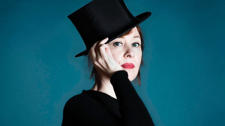 Suzanne Vega, MOM Sport, 11 November