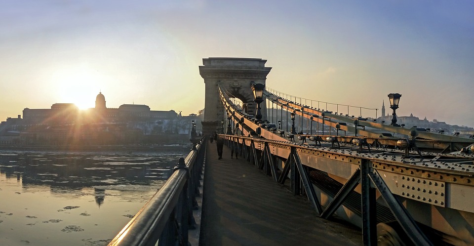 Four Companies To Bid For Budapest Chain Bridge Renovation