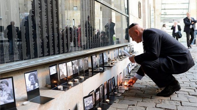 Video: Quick Look Around Holocaust Memorial Center In Budapest