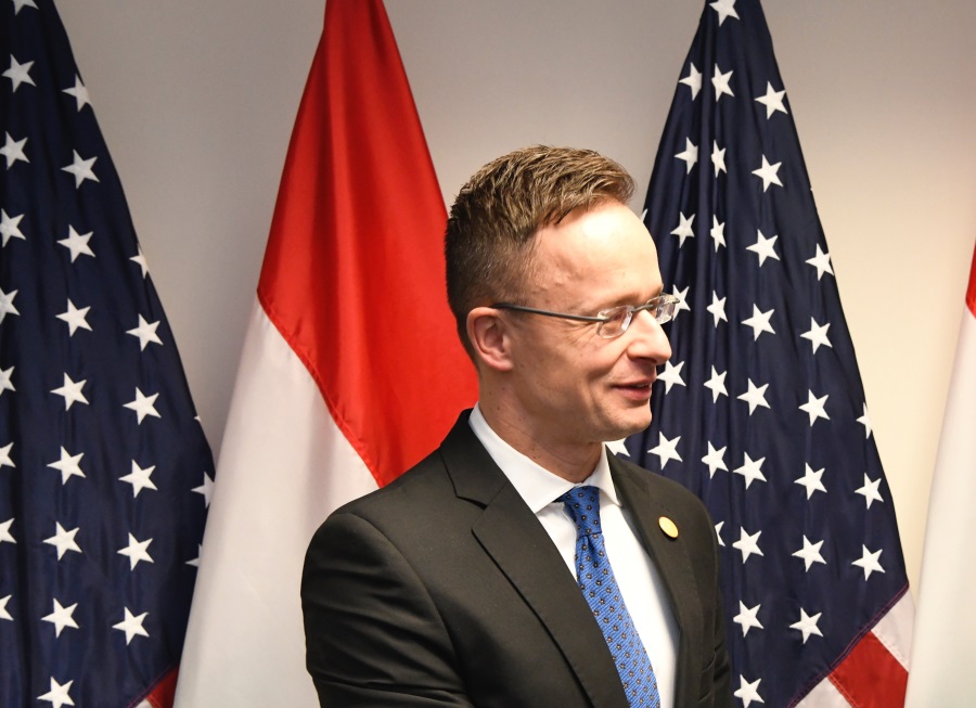Video: Should U.S. Follow Hungary's Example? Tucker Carlson Interviews Peter Szijjarto